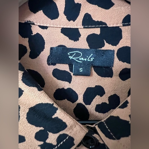 Rails Kathryn Jaguar Print Blouse Button Down Women's Sz Small - Picture 6 of 9